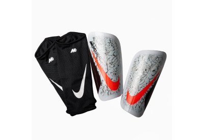 Fotbalové chrániče Nike United Mercurial Lite